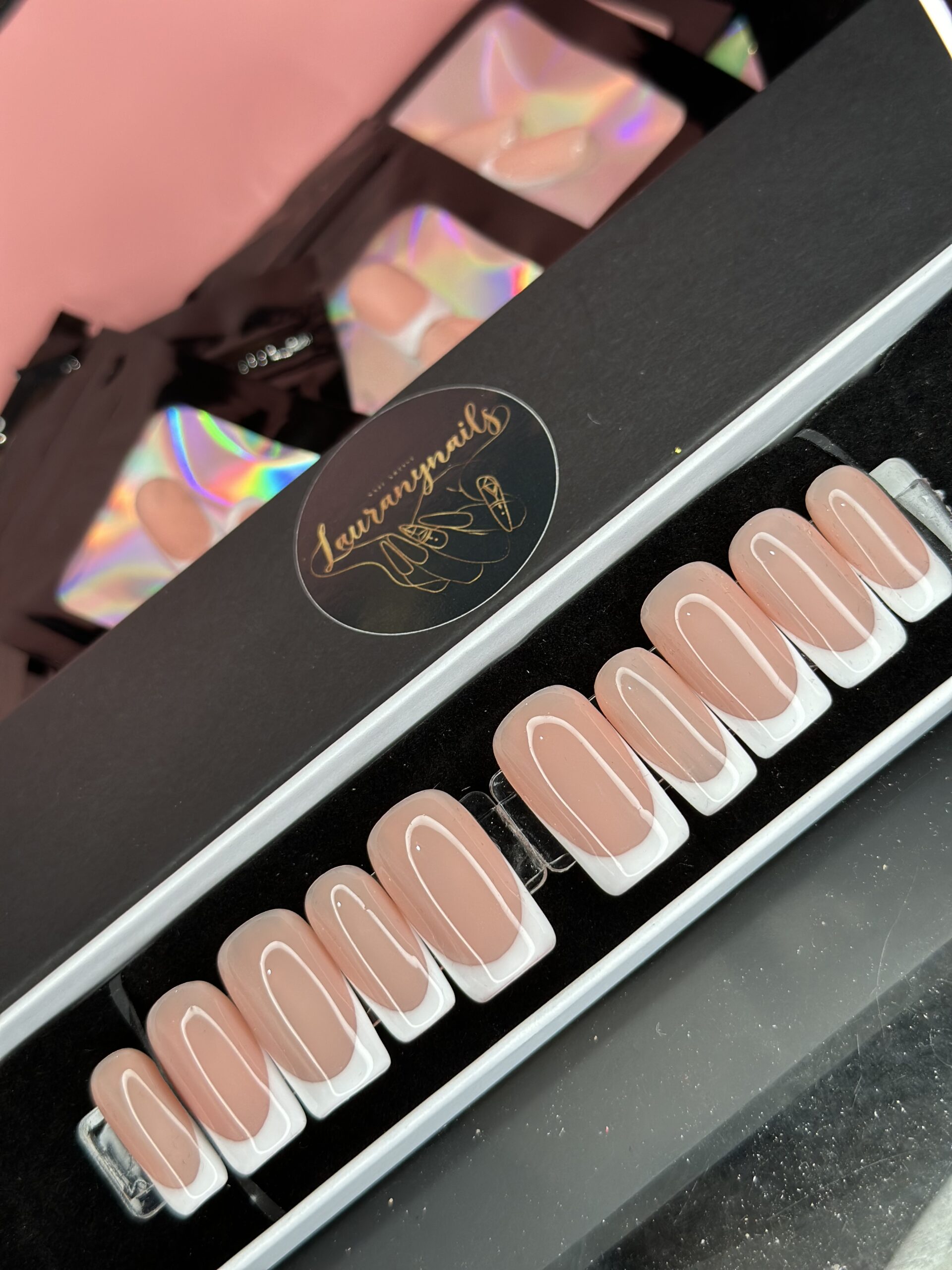 COFFRET MAINS – FRENCH